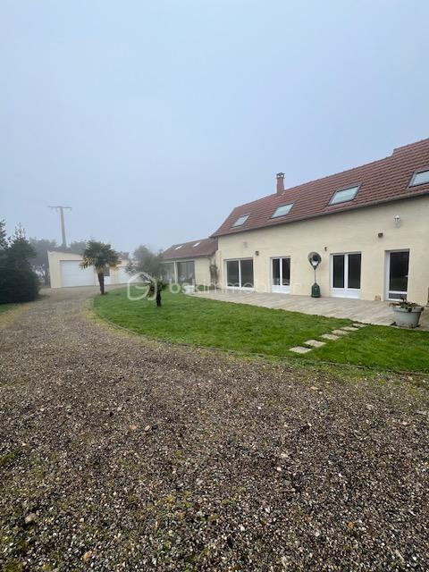 Propriété - 240 m² - 9 pièces