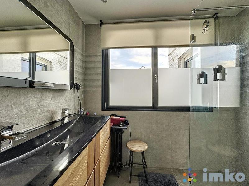 Demeure - 230 m² - 7 pièces