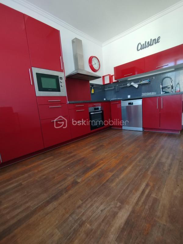 Pavillon - 180 m² - 9 pièces