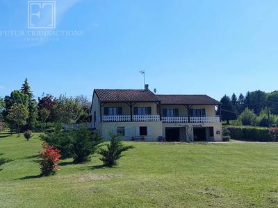 Maison - 188 m² - 8 pièces