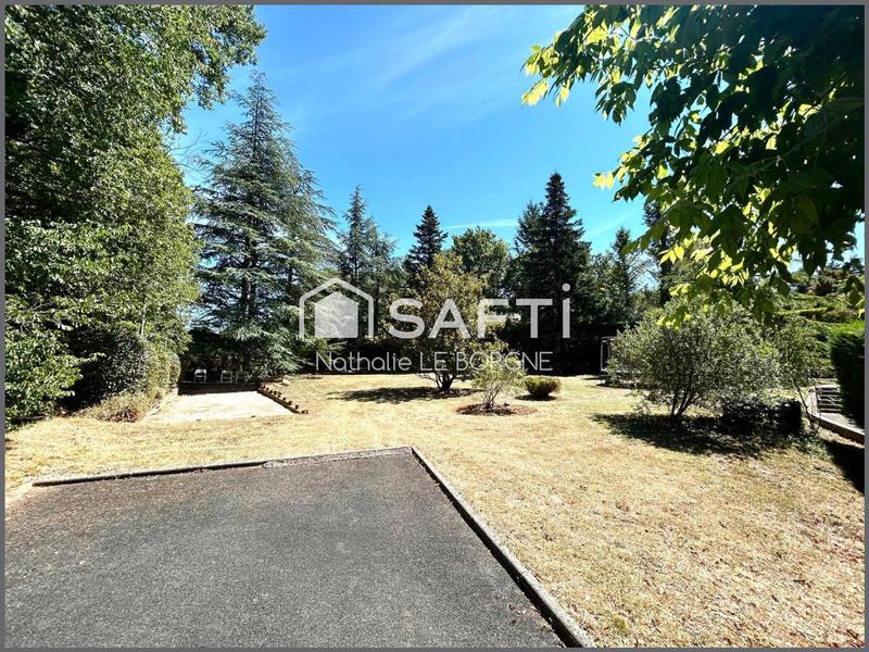 Maison - 213 m² - 8 pièces