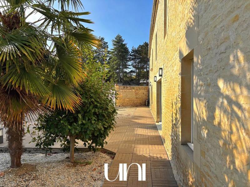 Maison - 250 m² - 6 pièces