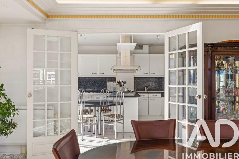 Appartement - 211 m² - 6 pièces