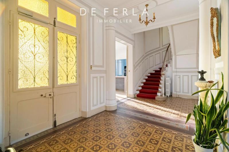 Château - 360 m² - 10 pièces