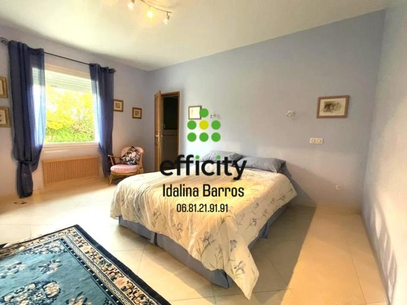 Pavillon - 267 m² - 10 pièces