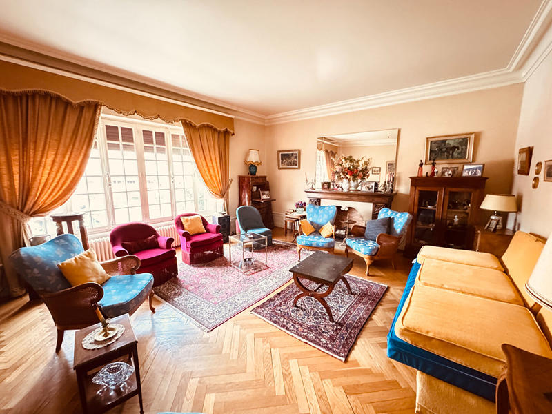 Maison - 316 m² - 9 pièces