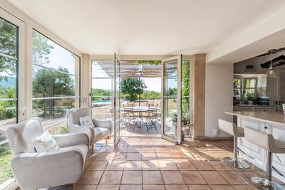 Propriété - 200 m² - 6 pièces