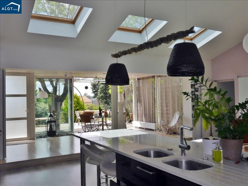 Maison - 256 m² - 9 pièces