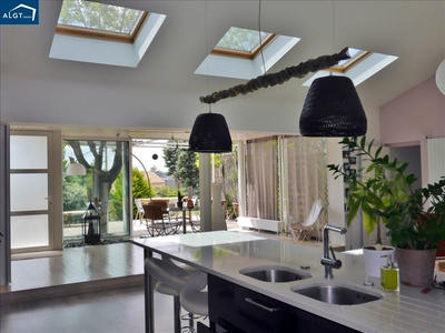 Maison - 256 m² - 9 pièces