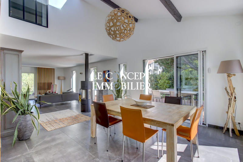 Villa - 215 m² - 8 pièces