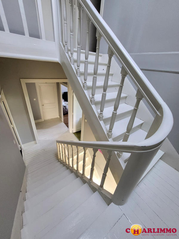 Maison traditionnelle - 178 m² - 7 pièces