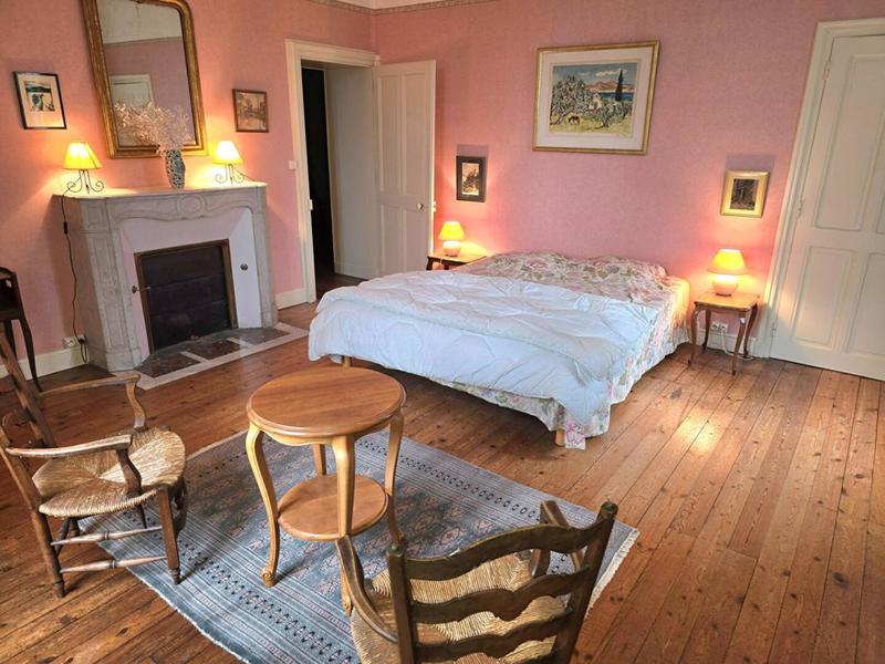 Demeure - 417 m² - 12 pièces