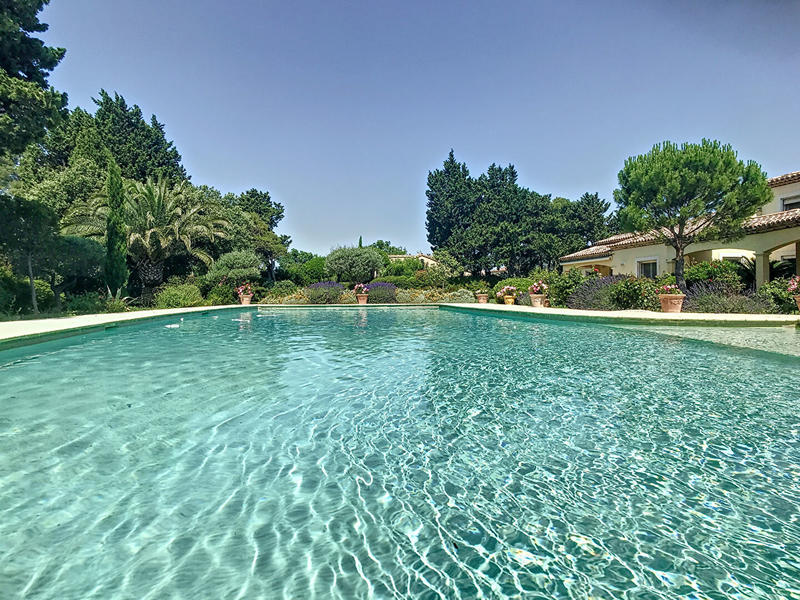 Maison - 241 m² - 9 pièces