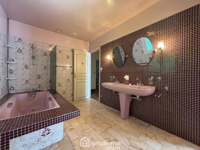 Maison - 181 m² - 7 pièces