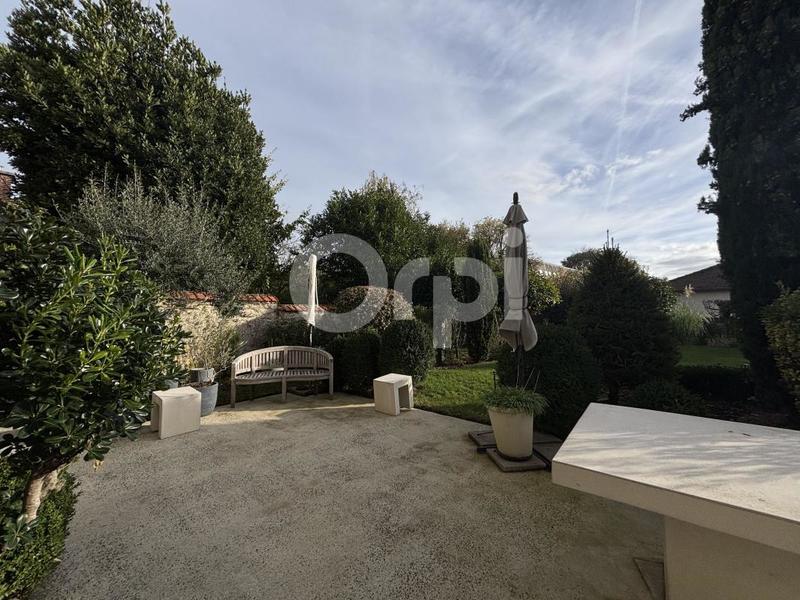 Maison - 175 m² - 9 pièces