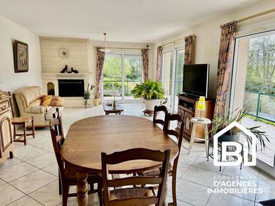 Maison traditionnelle - 180 m² - 7 pièces