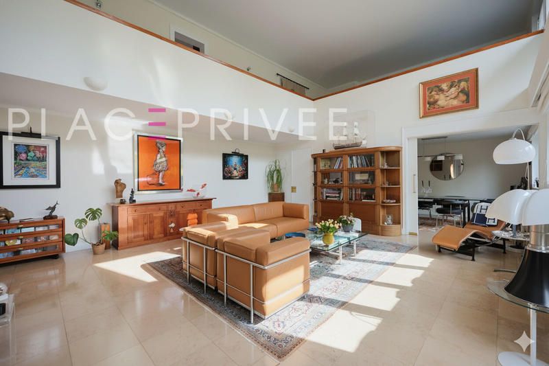 Appartement - 227 m² - 8 pièces