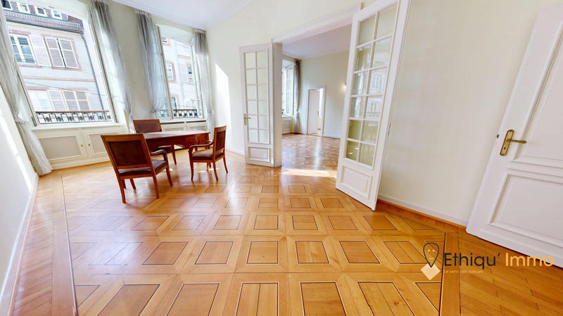 Appartement - 187 m² - 6 pièces