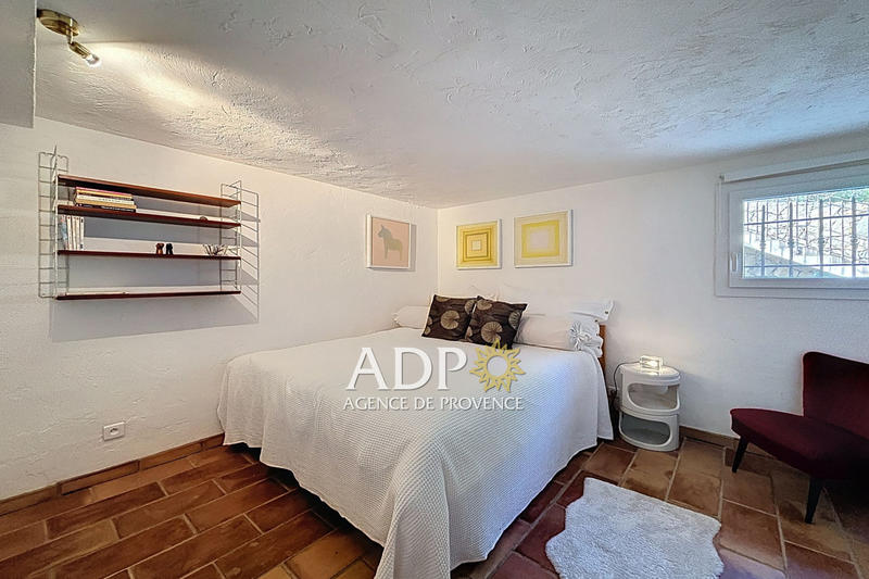 Maison - 218 m² - 8 pièces