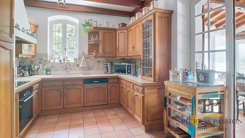 Maison - 275 m² - 9 pièces