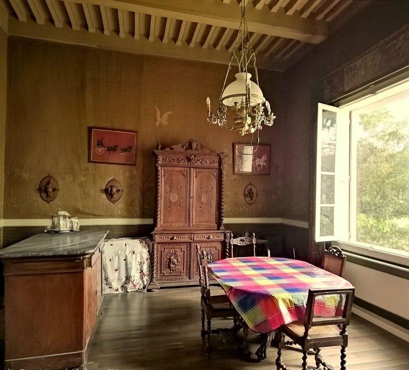 Maison - 240 m² - 9 pièces