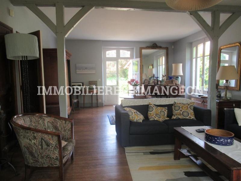 Demeure - 262 m² - 9 pièces