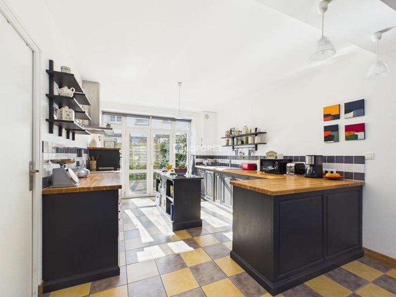 Maison - 205 m² - 8 pièces