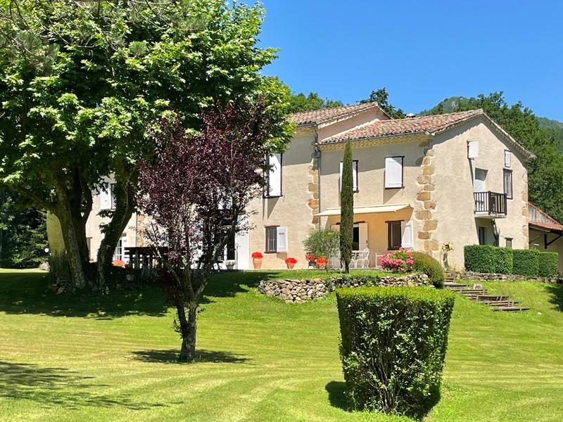 Propriété - 500 m² - 15 pièces