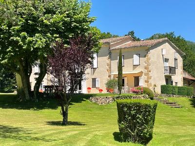 Propriété - 500 m² - 15 pièces