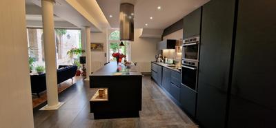 Maison - 377 m² - 5 pièces