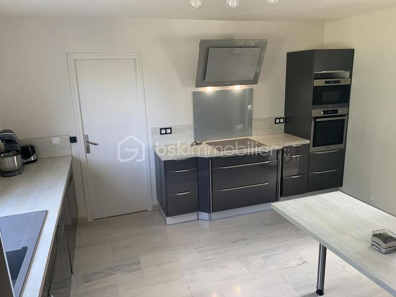 Maison traditionnelle - 159 m² - 6 pièces