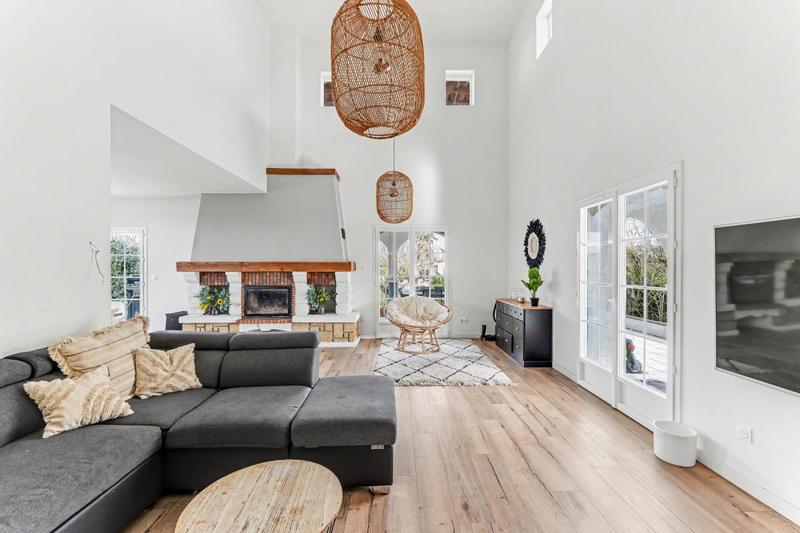 Maison - 235 m² - 7 pièces