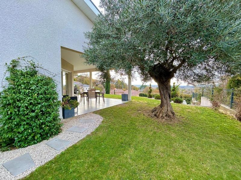 Maison - 12 m² - 6 pièces