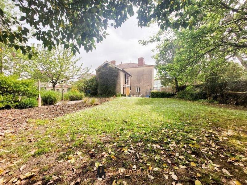 Maison de ville - 140 m² - 7 pièces