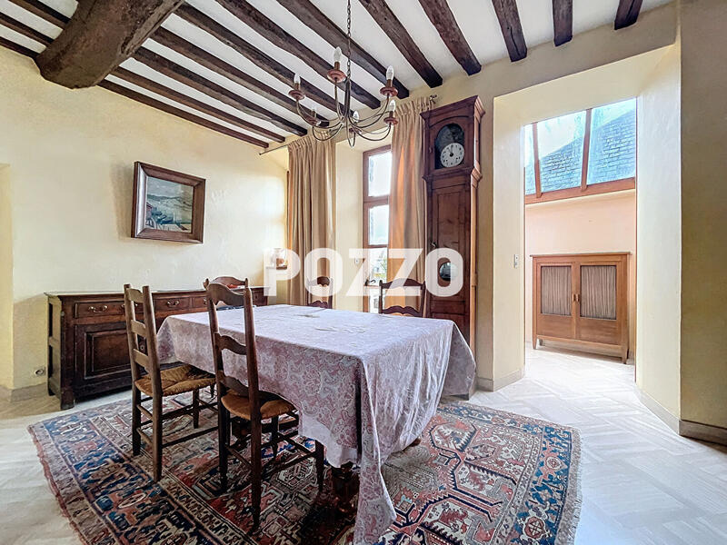 Maison - 217 m² - 9 pièces
