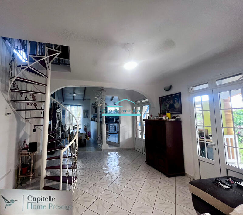 Maison - 214 m² - 6 pièces