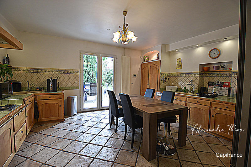 Maison - 330 m² - 10 pièces