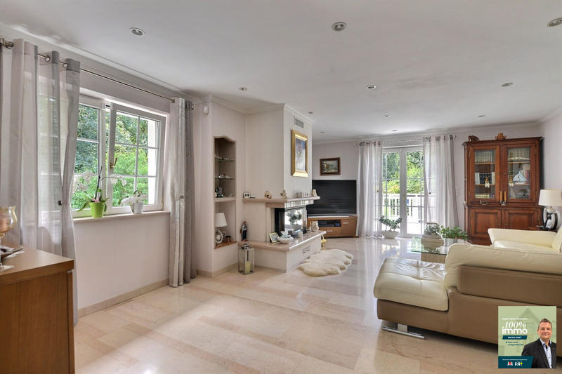 Maison - 232 m² - 7 pièces