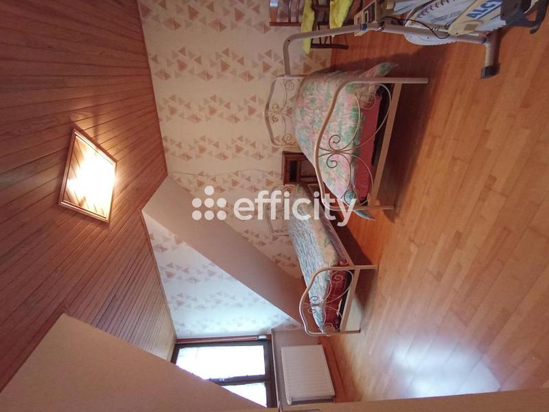 Maison - 122 m² - 8 pièces