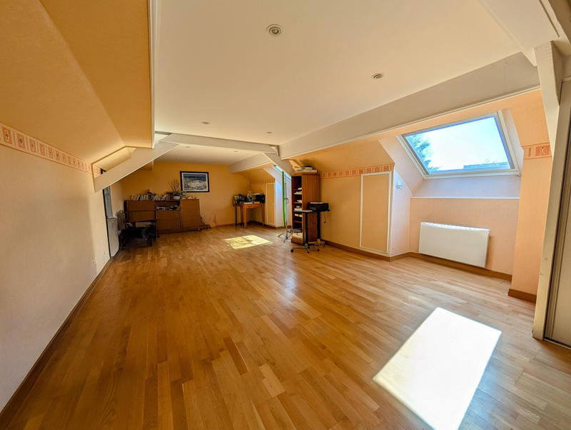 Maison - 230 m² - 8 pièces