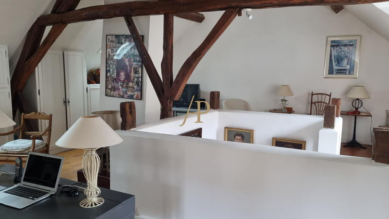 Maison - 220 m² - 8 pièces