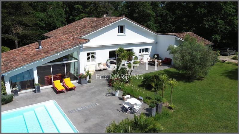 Maison - 280 m² - 7 pièces