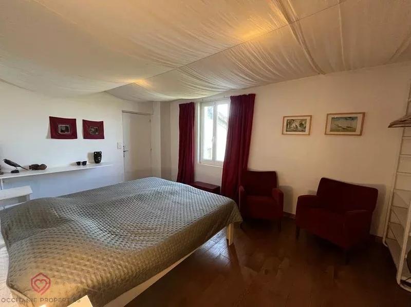 Propriété - 280 m² - 9 pièces