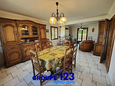 Maison - 182 m² - 9 pièces