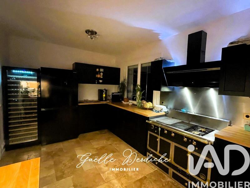 Maison - 210 m² - 6 pièces