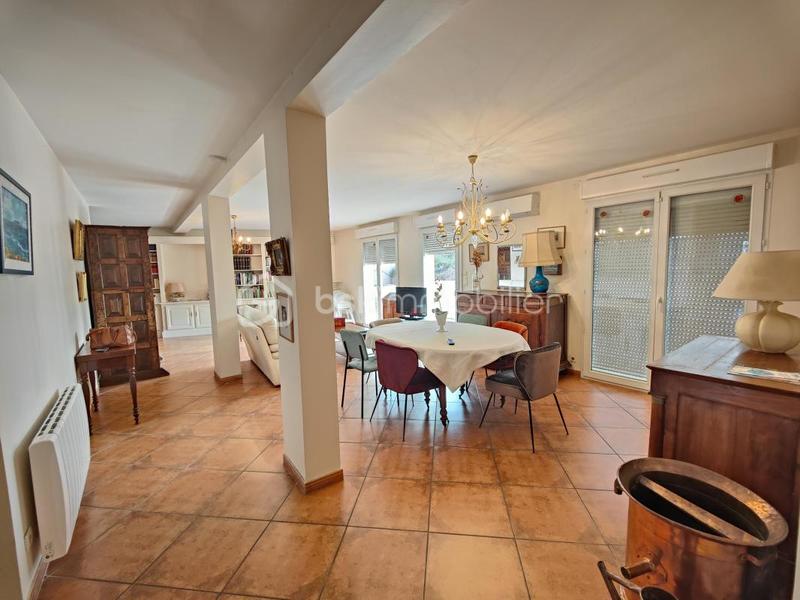 Appartement - 160 m² - 5 pièces