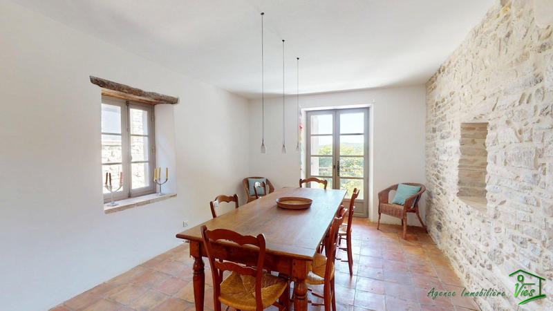 Maison - 202 m² - 6 pièces