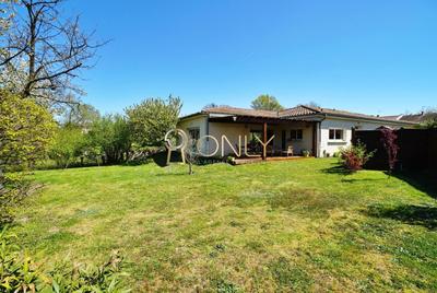 Maison - 228 m² - 6 pièces