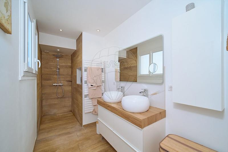 Maison - 180 m² - 6 pièces