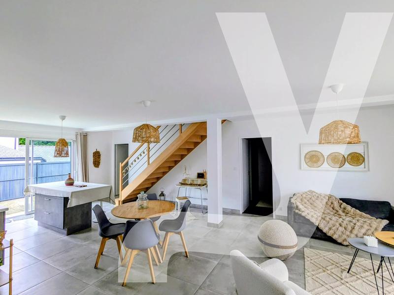 Maison - 218 m² - 12 pièces